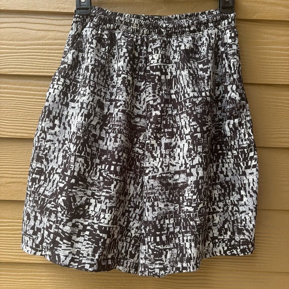 Lululemon PACE BREAKER SHORT 7" LINERLESS IN MINI VENTURE BLACK MULTI Size Small - Picture 3 of 6